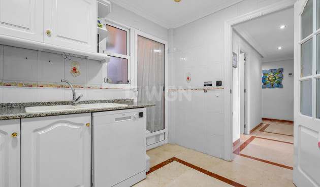 Odsprzedaż - Mieszkanie w bloku - Torrevieja - Costa Blanca