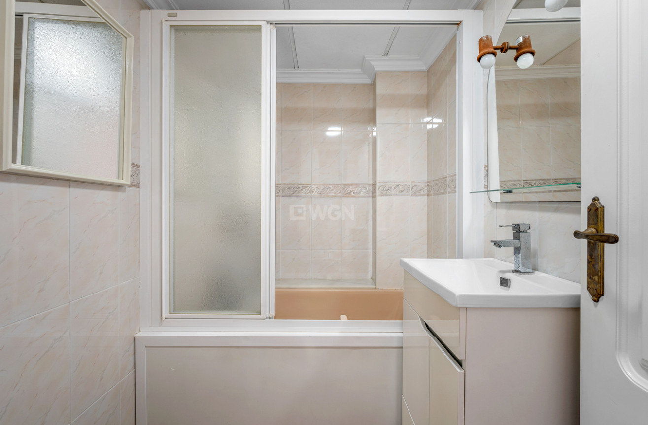 Odsprzedaż - Mieszkanie w bloku - Torrevieja - Costa Blanca