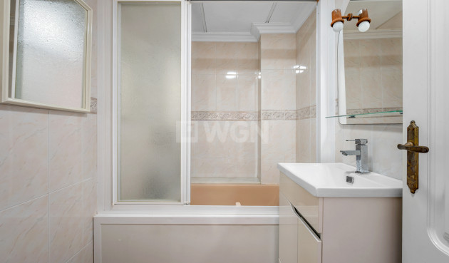 Odsprzedaż - Mieszkanie w bloku - Torrevieja - Costa Blanca