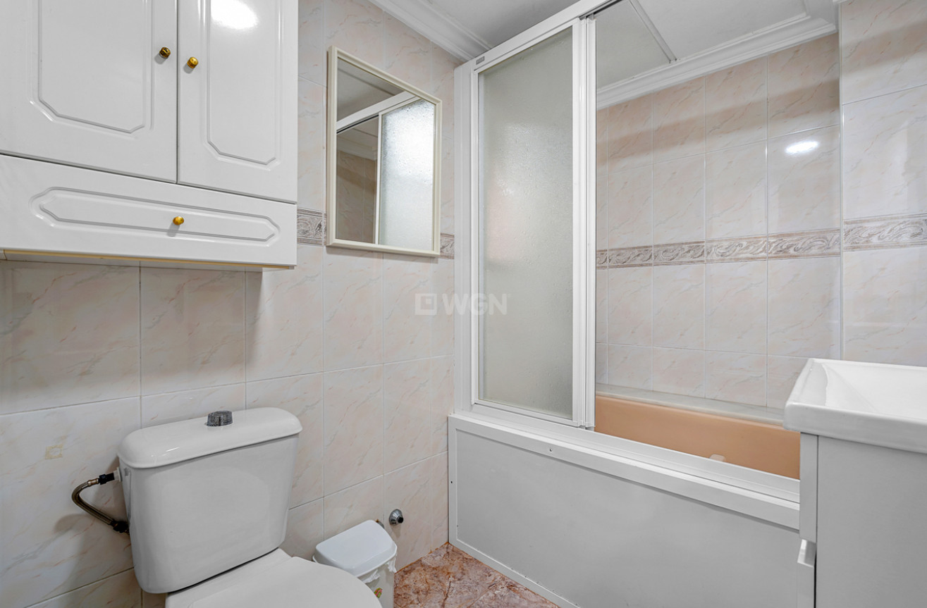 Odsprzedaż - Mieszkanie w bloku - Torrevieja - Costa Blanca