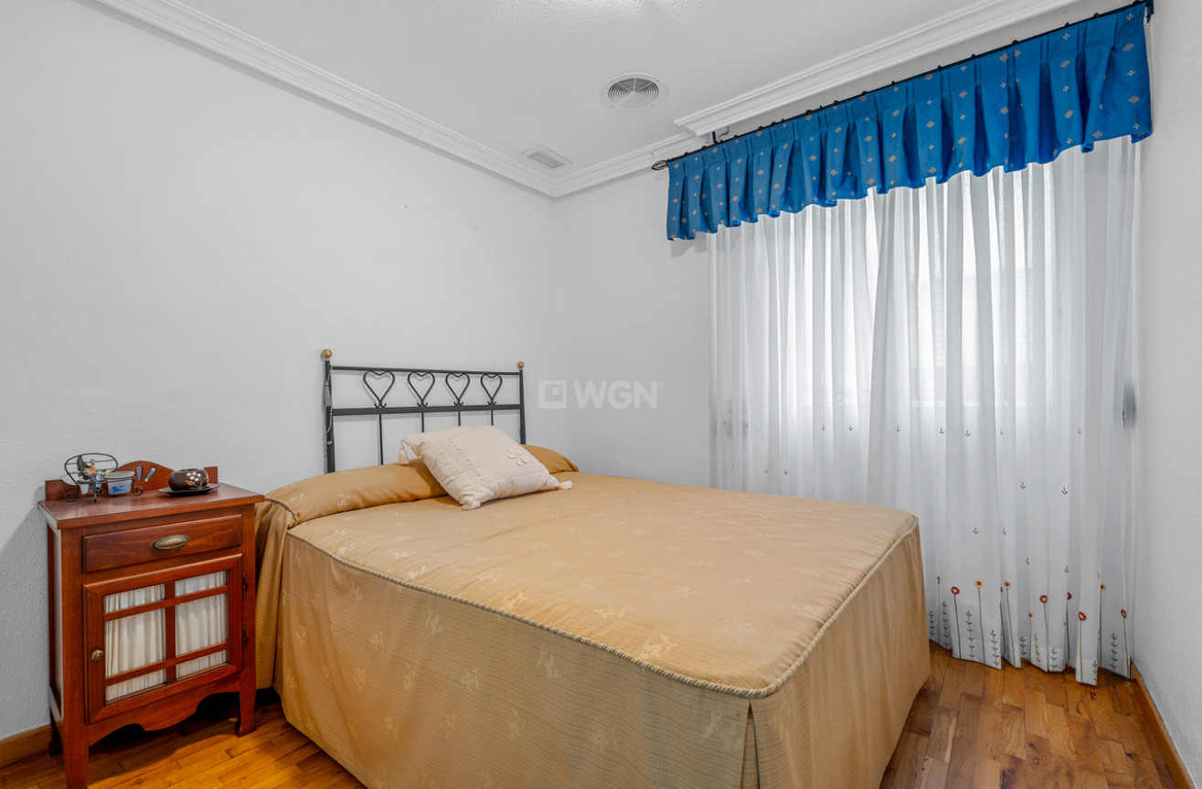 Odsprzedaż - Mieszkanie w bloku - Torrevieja - Costa Blanca