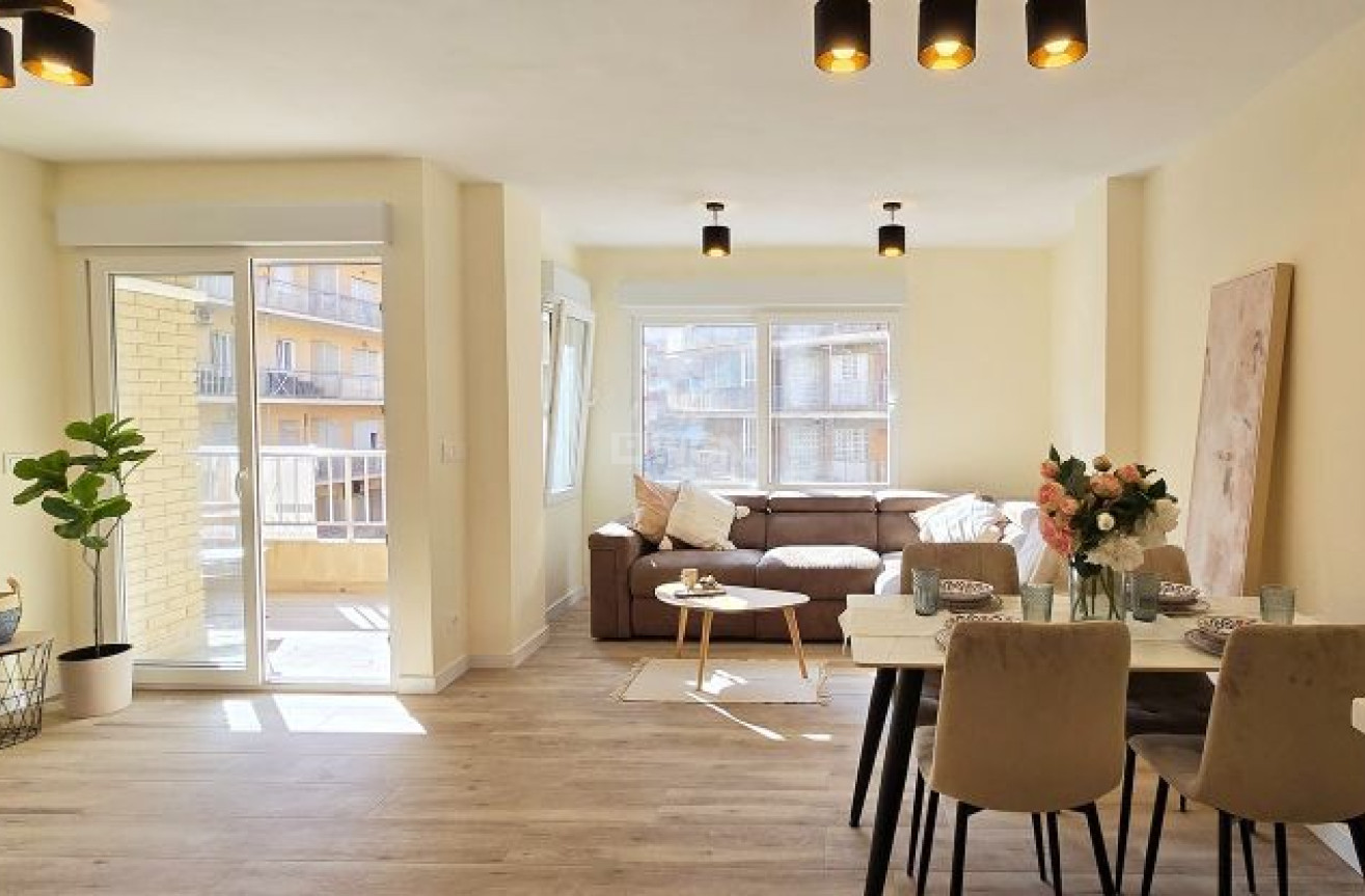 Resale - Apartment / flat - Torrevieja - Centro