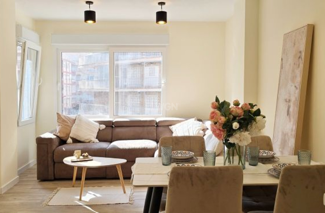 Resale - Apartment / flat - Torrevieja - Centro