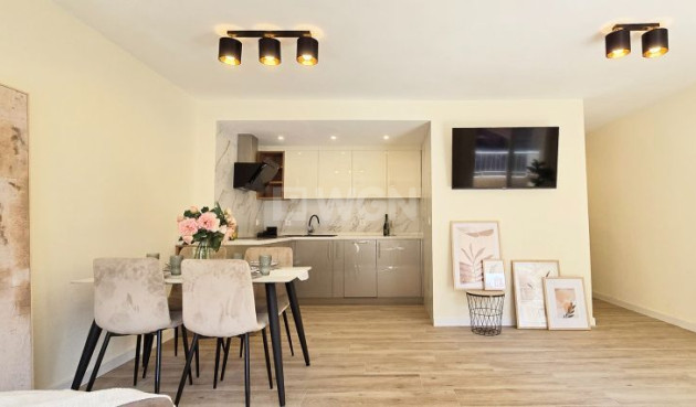 Resale - Apartment / flat - Torrevieja - Centro