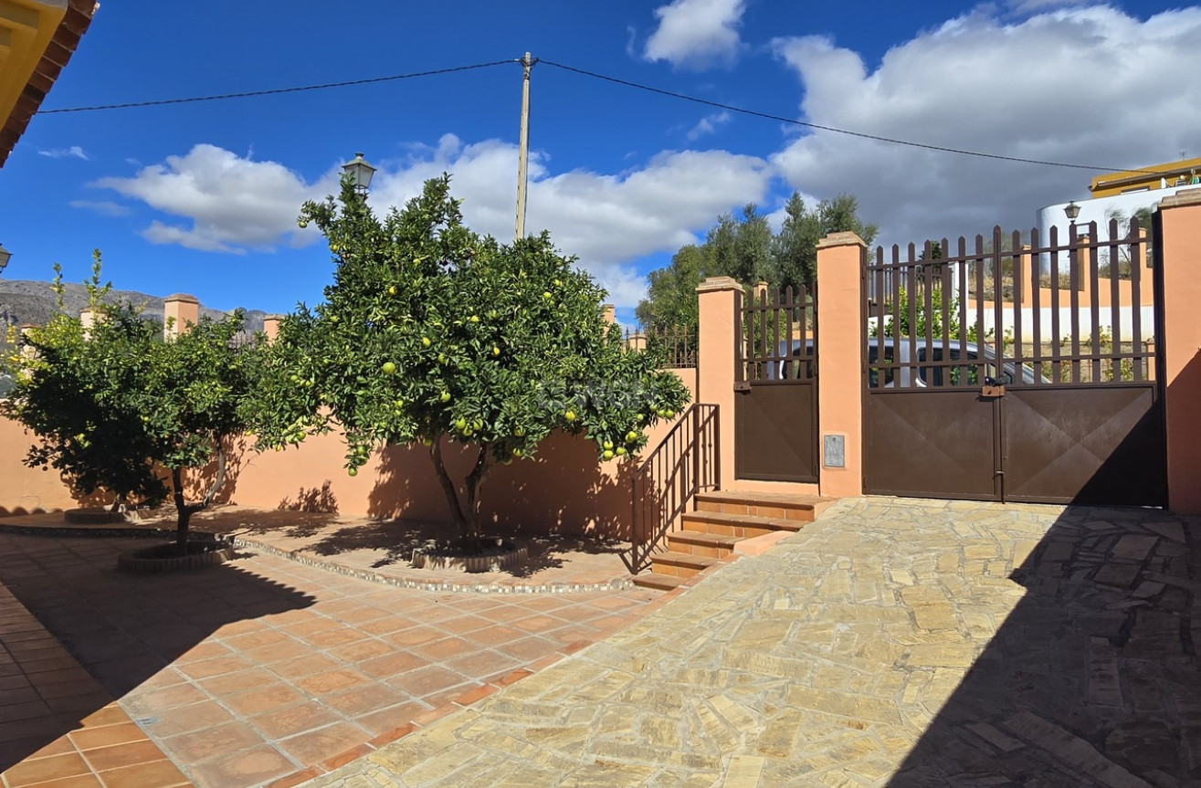 Odsprzedaż - Villa - Alcaucín - Inland