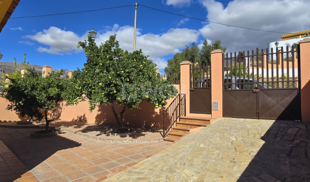 Odsprzedaż - Villa - Alcaucín - Inland