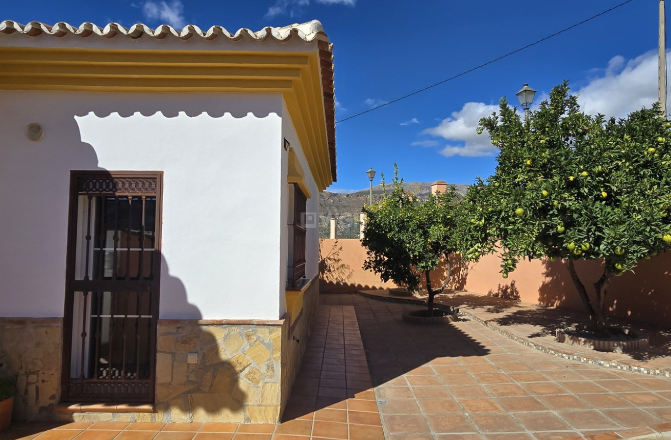 Odsprzedaż - Villa - Alcaucín - Inland