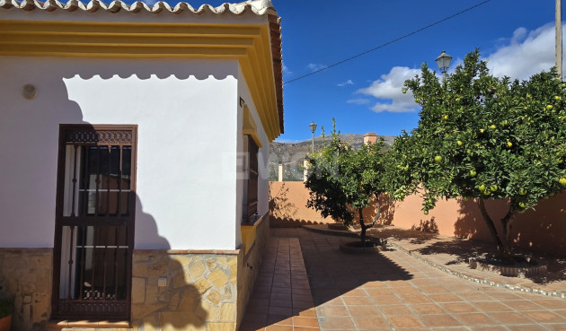 Odsprzedaż - Villa - Alcaucín - Inland