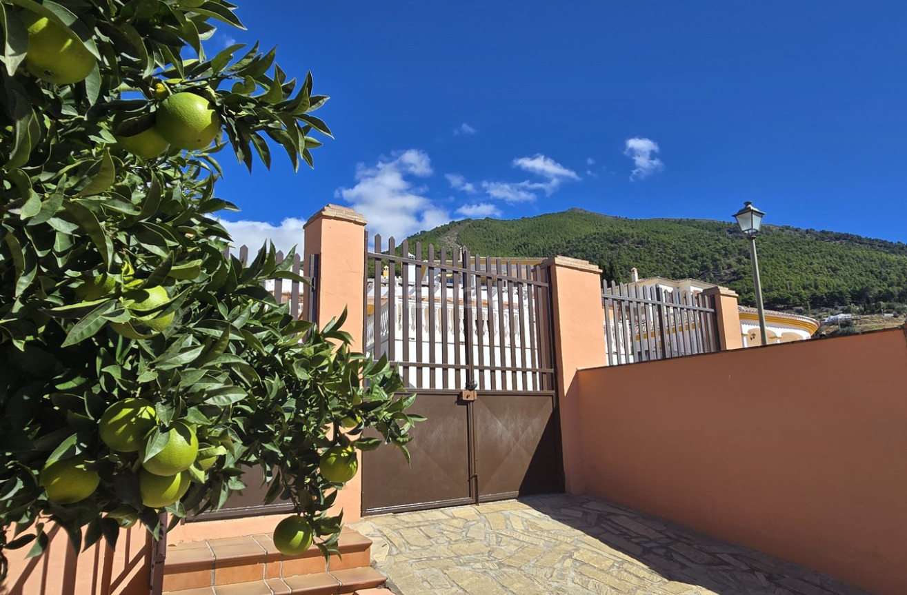 Odsprzedaż - Villa - Alcaucín - Inland