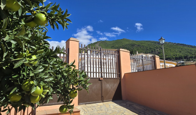 Odsprzedaż - Villa - Alcaucín - Inland