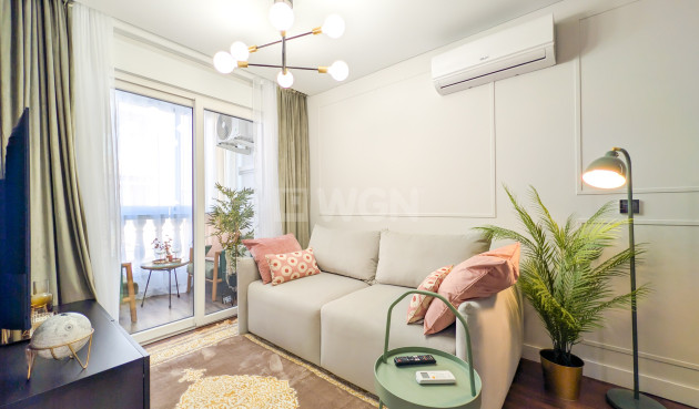 Odsprzedaż - Mieszkanie w bloku - Torrevieja - Costa Blanca