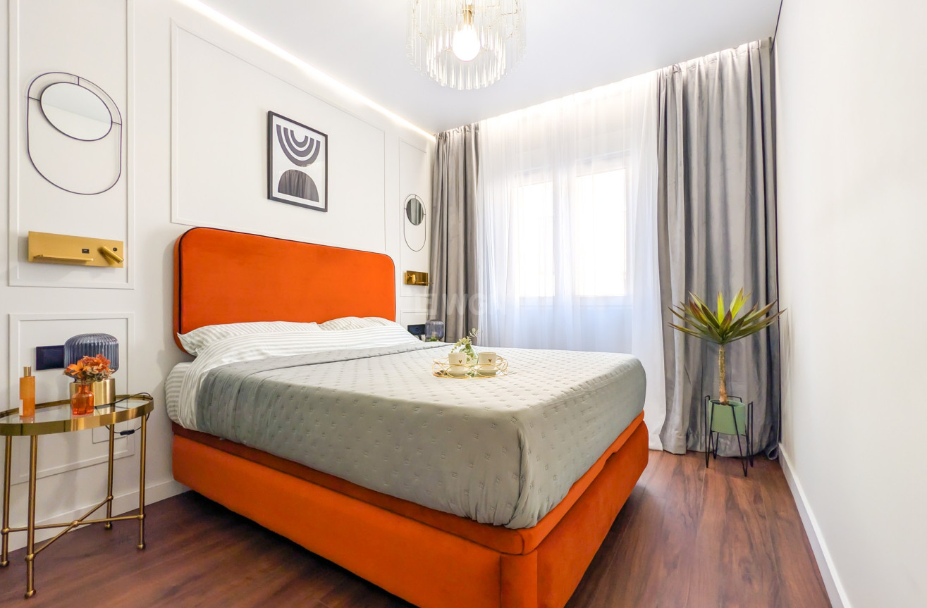 Odsprzedaż - Mieszkanie w bloku - Torrevieja - Costa Blanca