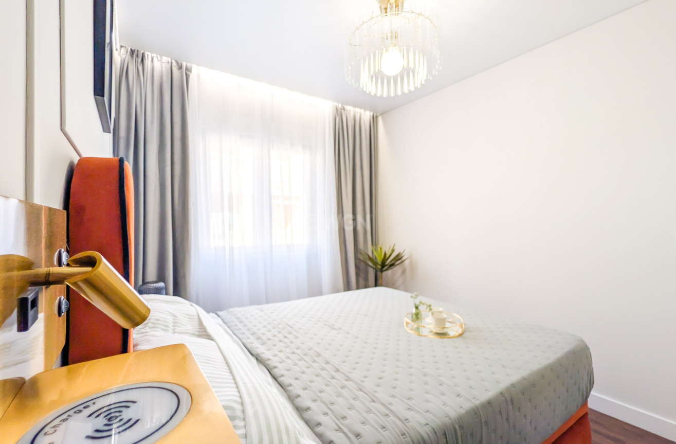 Odsprzedaż - Mieszkanie w bloku - Torrevieja - Costa Blanca