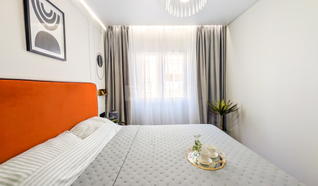 Odsprzedaż - Mieszkanie w bloku - Torrevieja - Costa Blanca