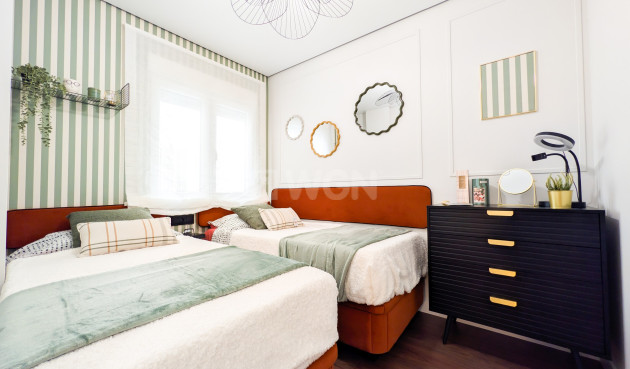 Odsprzedaż - Mieszkanie w bloku - Torrevieja - Costa Blanca