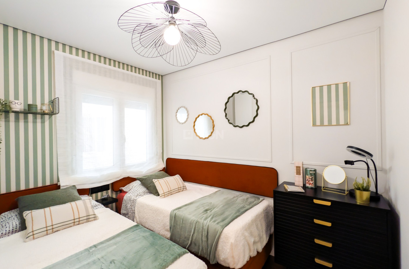 Odsprzedaż - Mieszkanie w bloku - Torrevieja - Costa Blanca