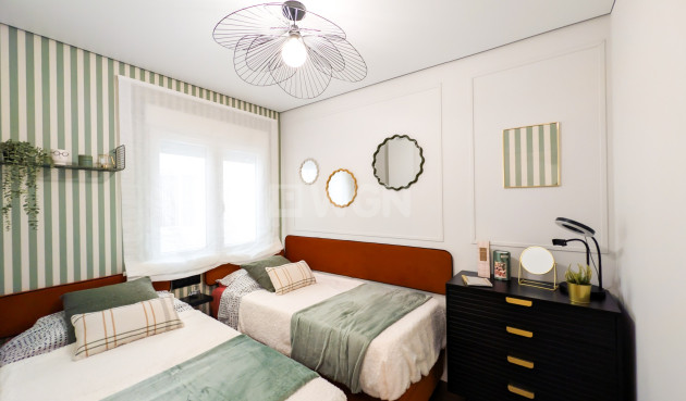 Odsprzedaż - Mieszkanie w bloku - Torrevieja - Costa Blanca