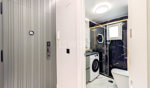 Odsprzedaż - Mieszkanie w bloku - Torrevieja - Costa Blanca