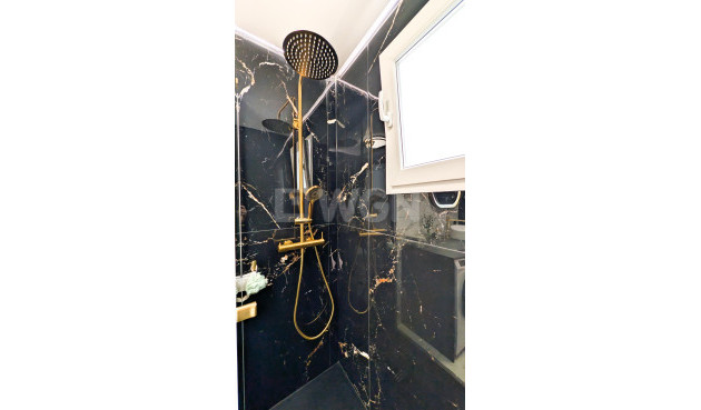 Odsprzedaż - Mieszkanie w bloku - Torrevieja - Costa Blanca