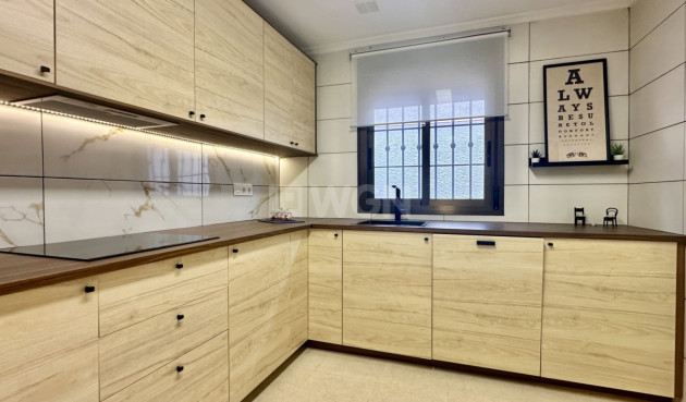 Resale - Townhouse - San Miguel de Salinas - Inland