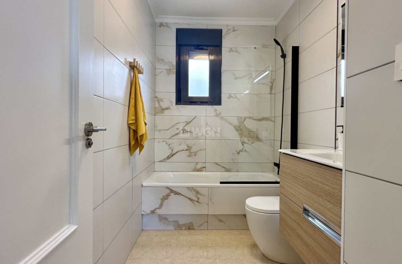 Resale - Townhouse - San Miguel de Salinas - Inland