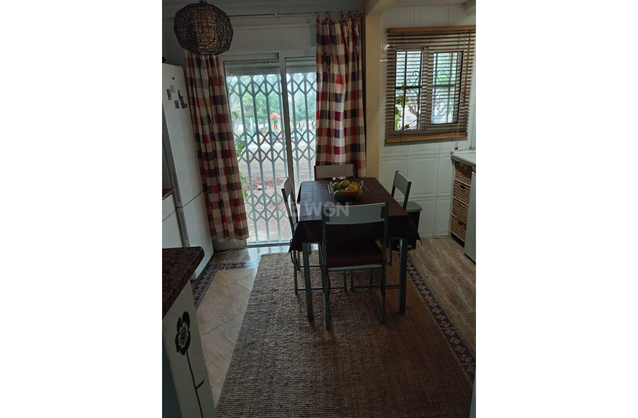 Odsprzedaż - Kamienica - Torrevieja - Costa Blanca