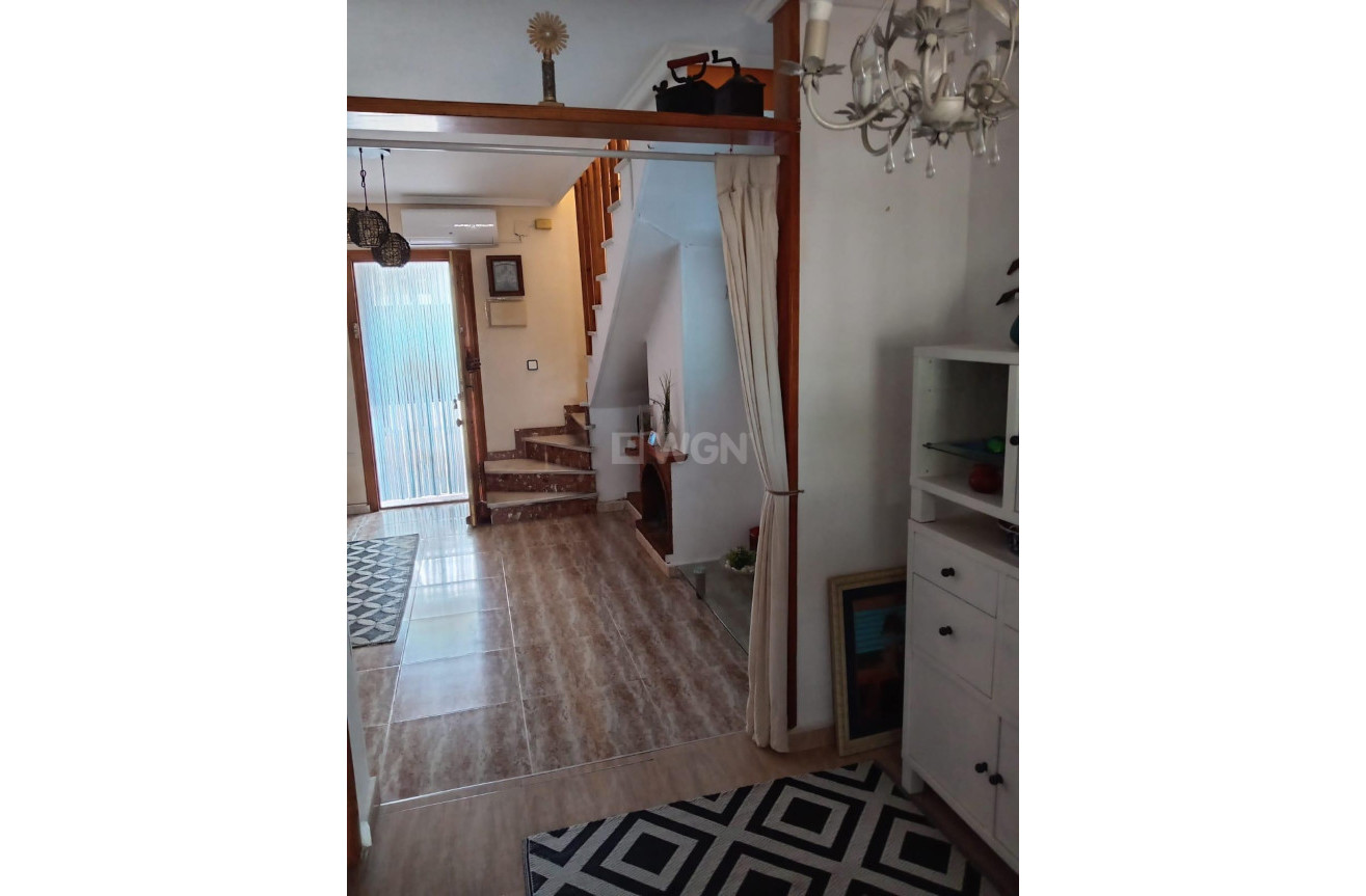 Odsprzedaż - Kamienica - Torrevieja - Costa Blanca