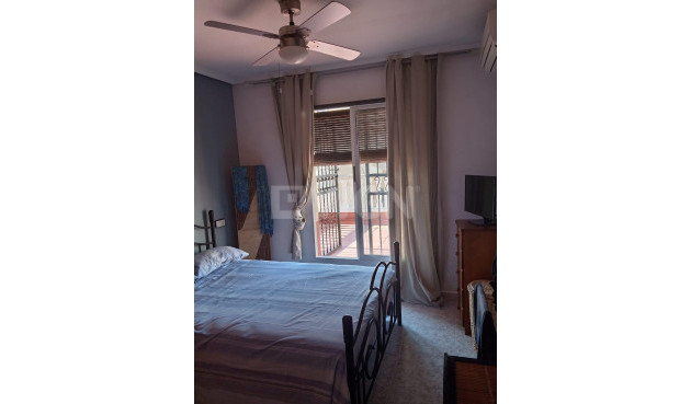 Odsprzedaż - Kamienica - Torrevieja - Costa Blanca