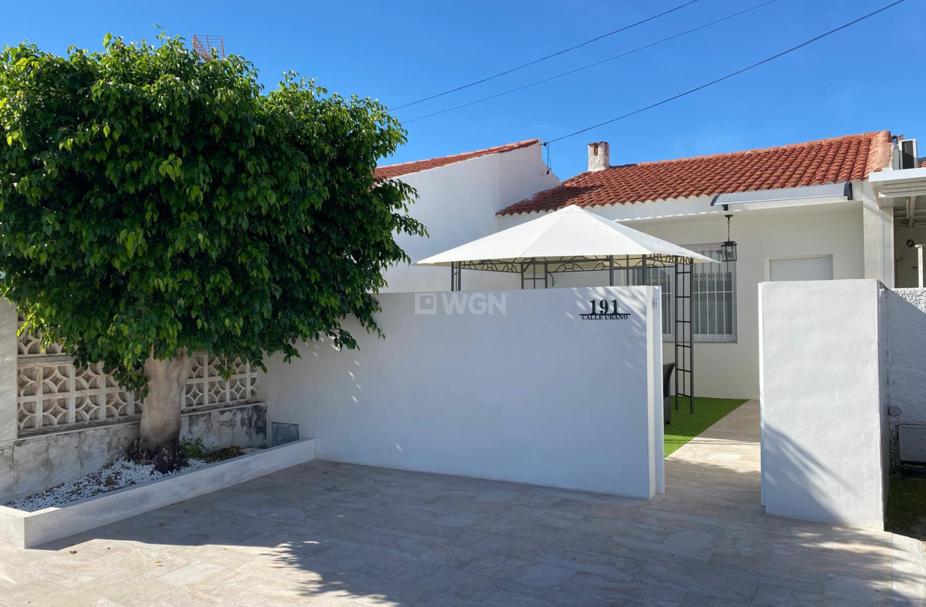 Odsprzedaż - Kamienica - Torrevieja - Costa Blanca