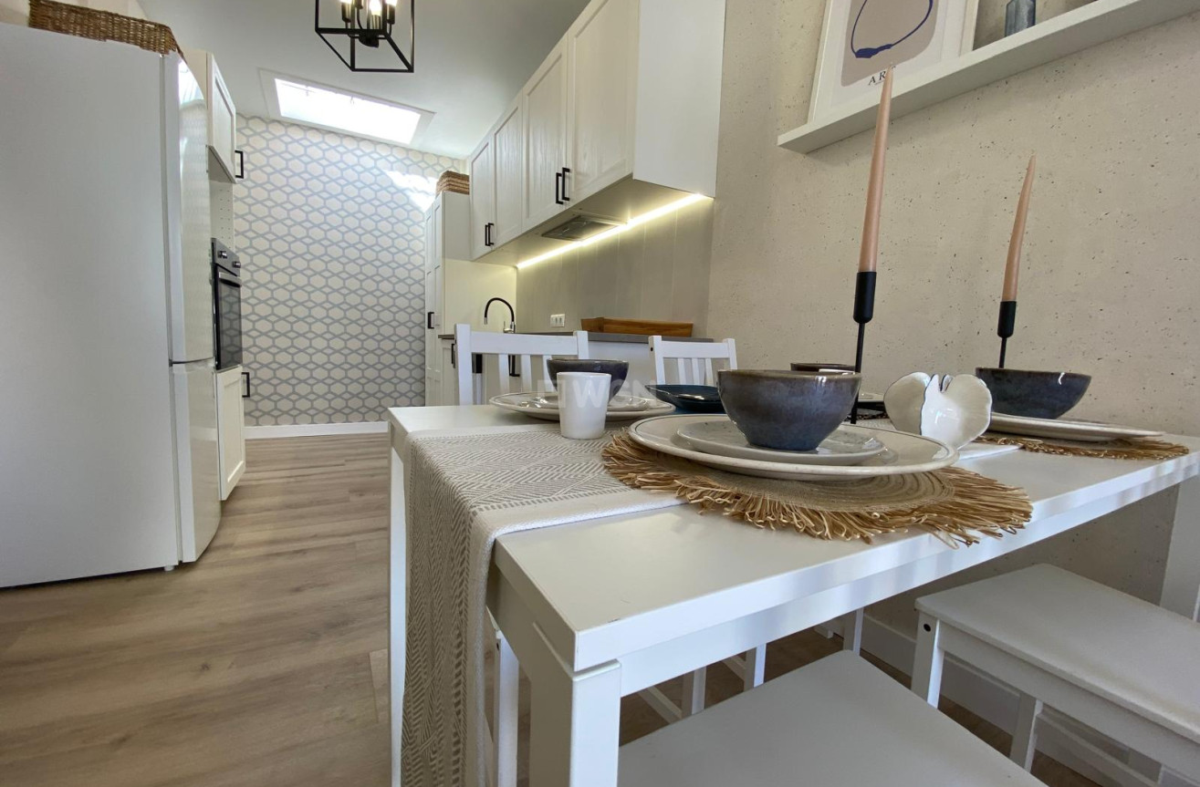 Odsprzedaż - Kamienica - Torrevieja - Costa Blanca