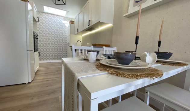 Odsprzedaż - Kamienica - Torrevieja - Costa Blanca