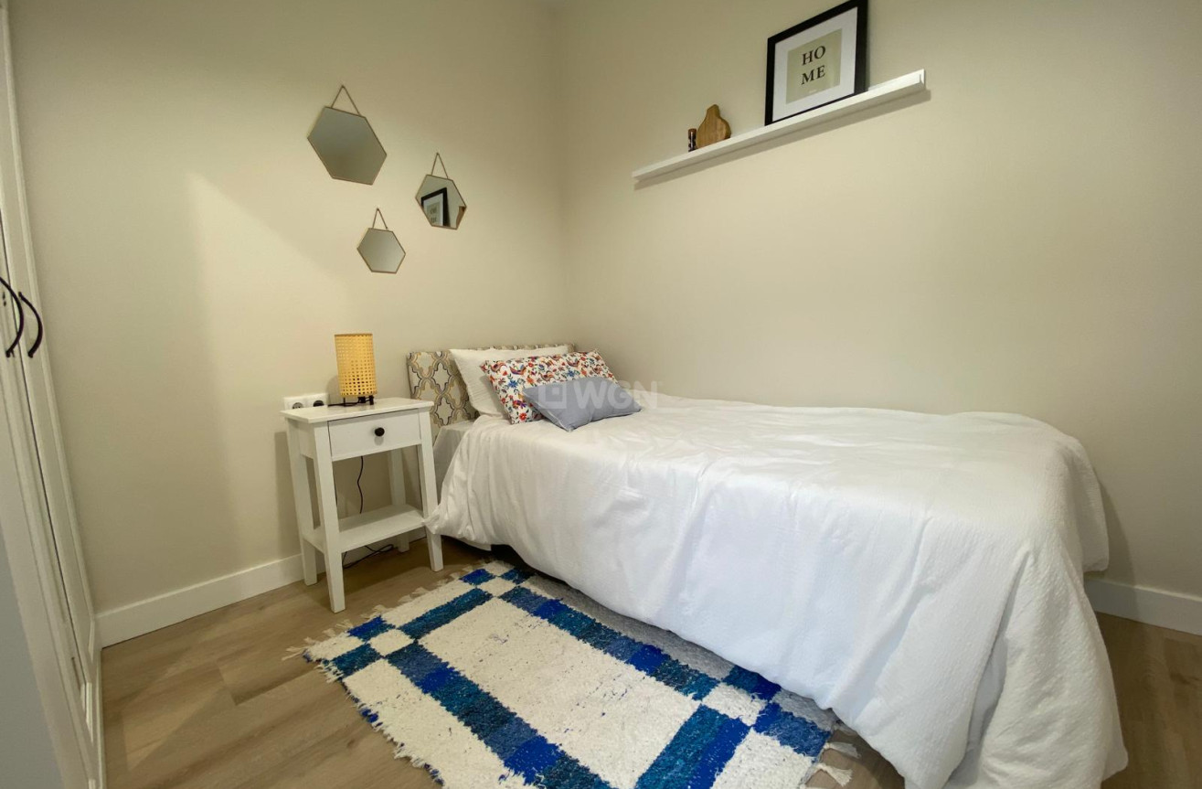 Odsprzedaż - Kamienica - Torrevieja - Costa Blanca