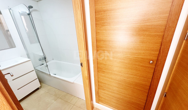 Odsprzedaż - Mieszkanie w bloku - Mar Menor Golf Resort - Inland