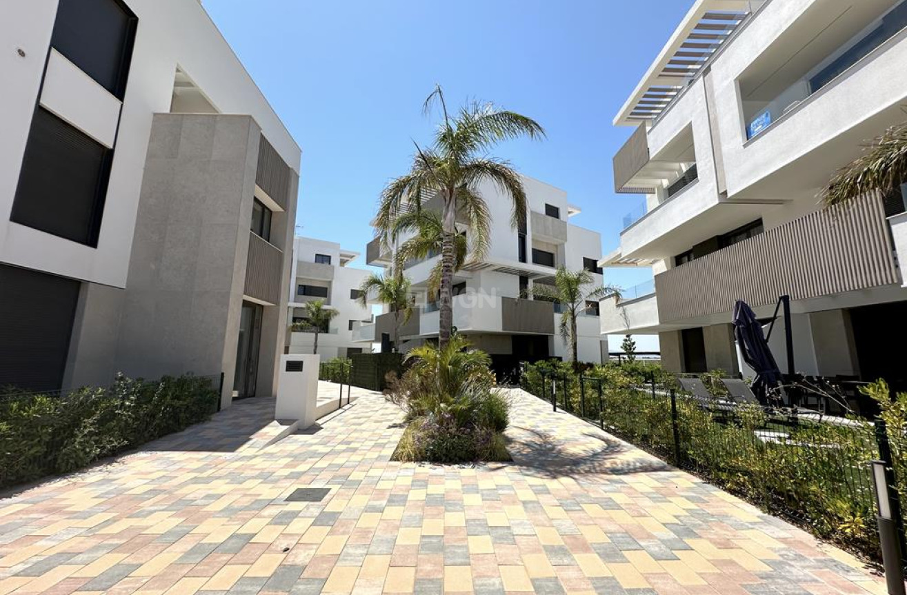 Odsprzedaż - Mieszkanie w bloku - Santa Rosalia Resort - Inland