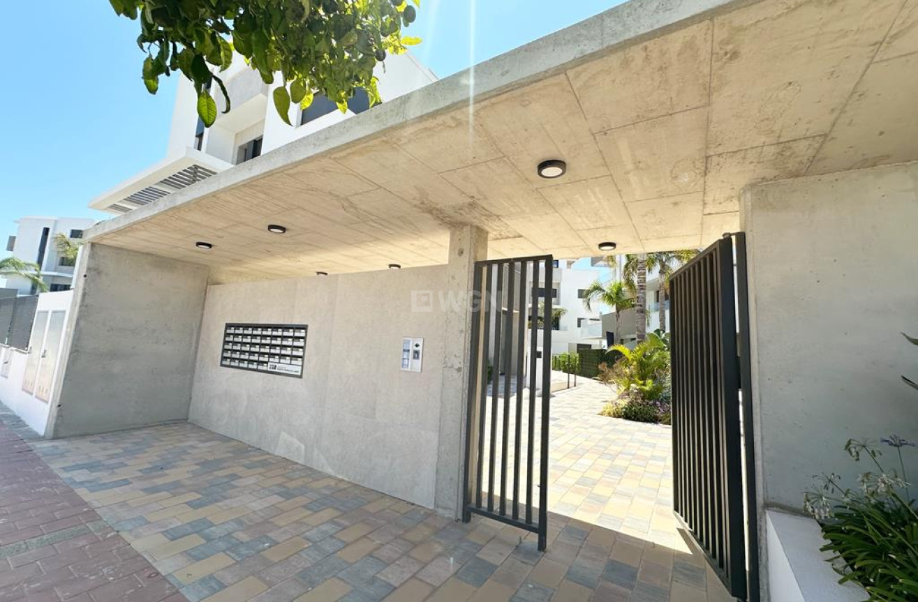 Odsprzedaż - Mieszkanie w bloku - Santa Rosalia Resort - Inland