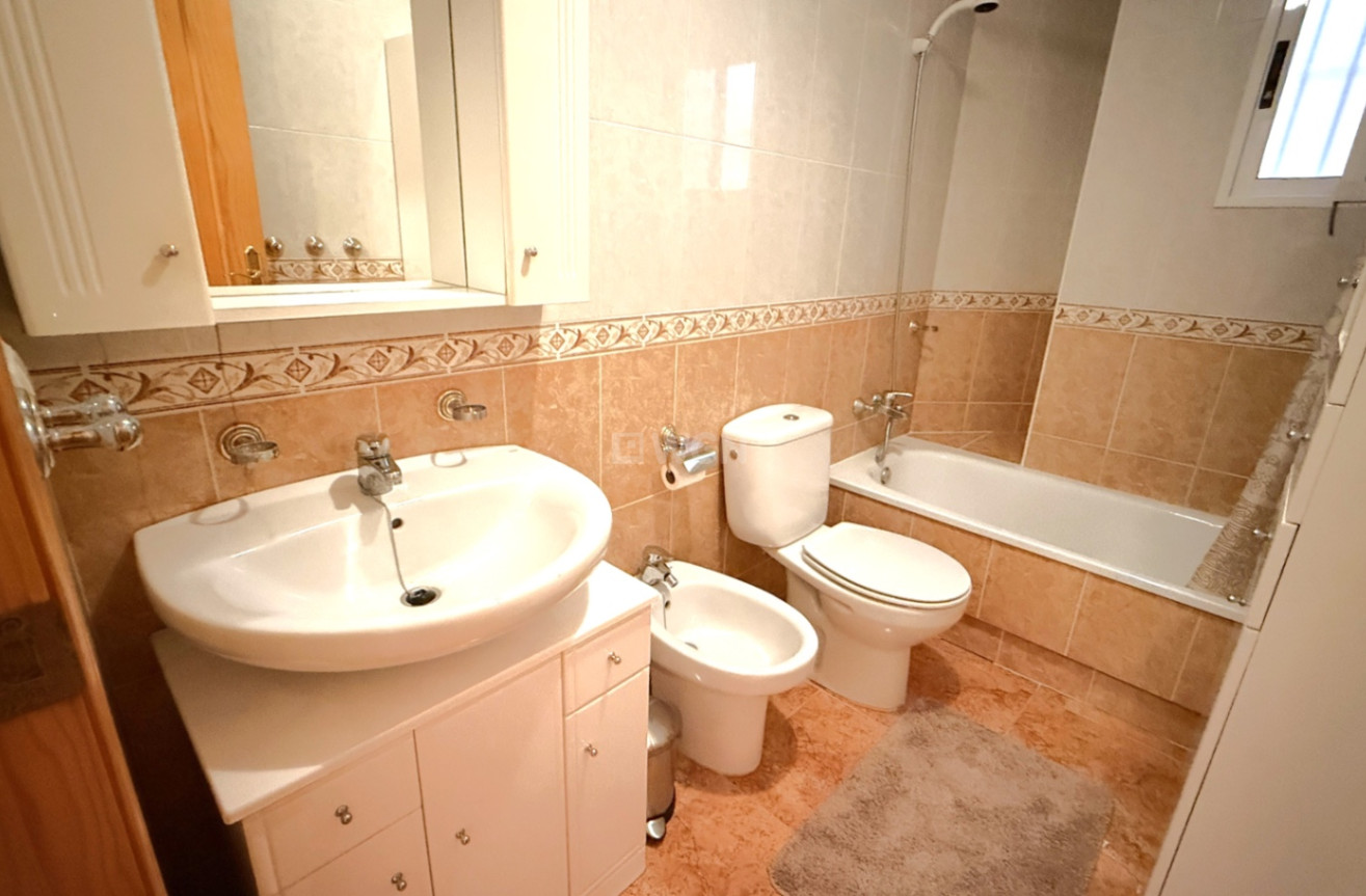 Odsprzedaż - Mieszkanie w bloku - Torrevieja - Costa Blanca