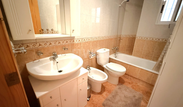 Odsprzedaż - Mieszkanie w bloku - Torrevieja - Costa Blanca