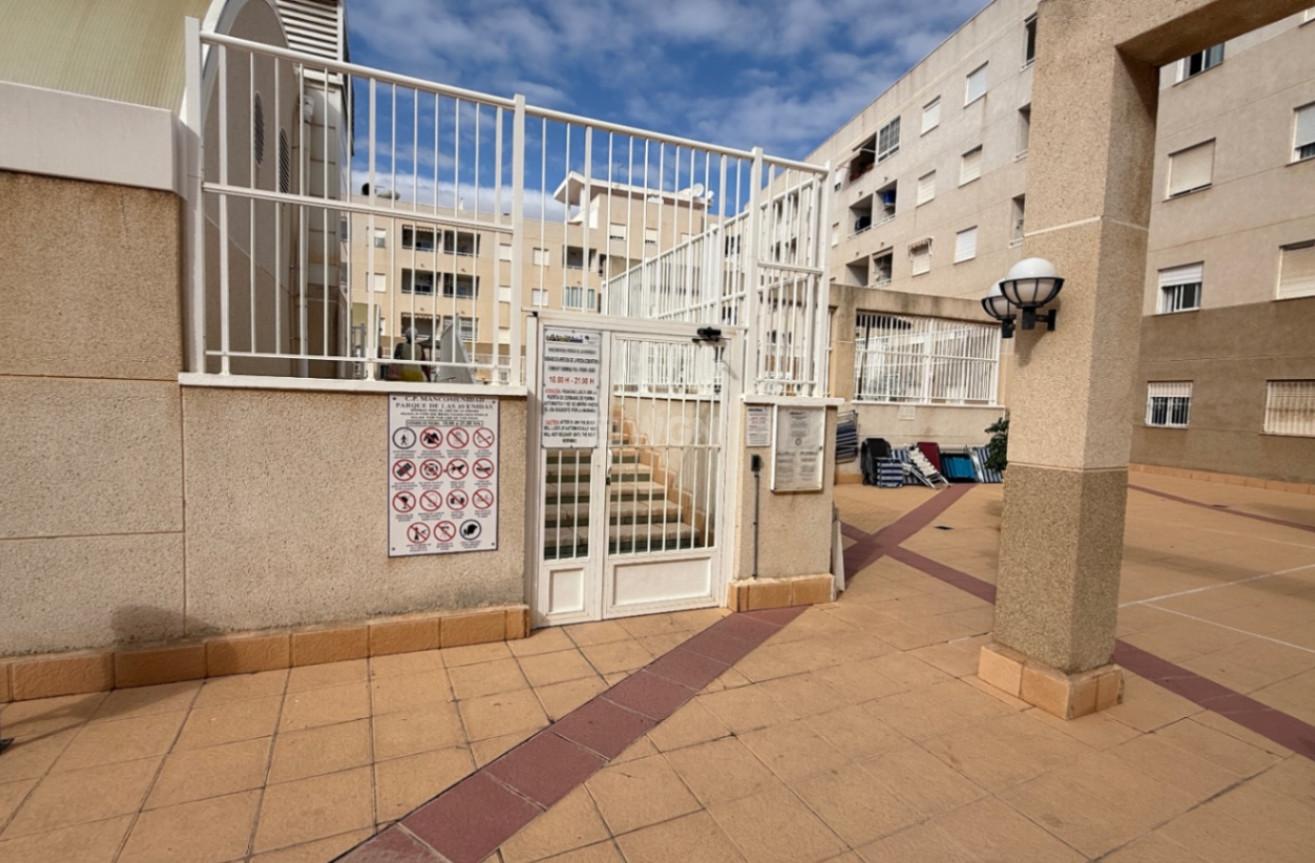 Odsprzedaż - Mieszkanie w bloku - Torrevieja - Costa Blanca