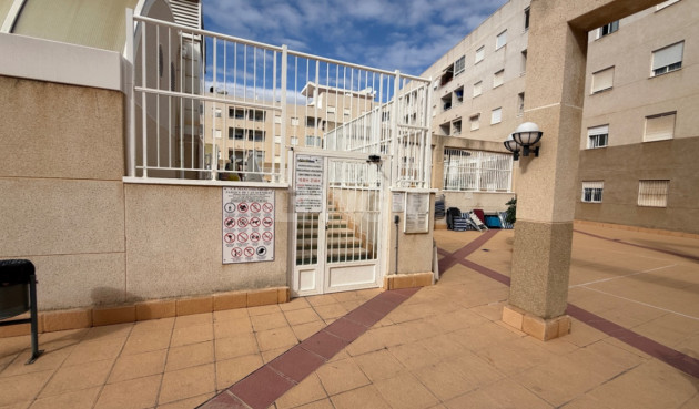 Odsprzedaż - Mieszkanie w bloku - Torrevieja - Costa Blanca