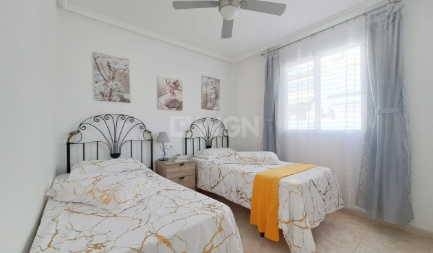 Odsprzedaż - Mieszkanie w bloku - Torrevieja - Costa Blanca