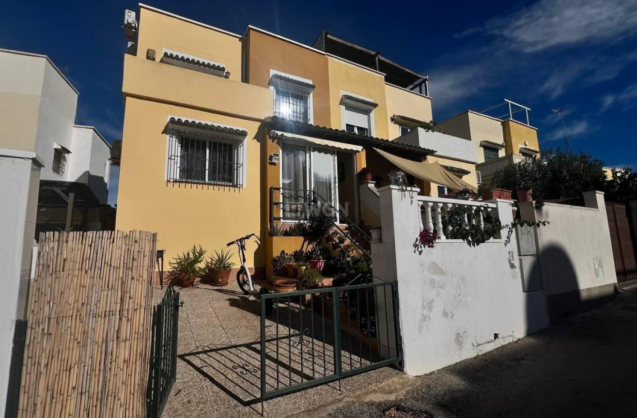 Odsprzedaż - Kamienica - Orihuela Costa - Los Almendros-la Florida