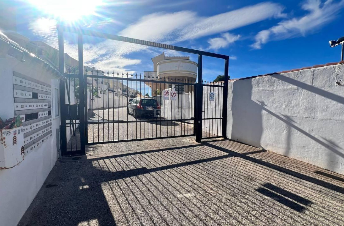 Odsprzedaż - Kamienica - Orihuela Costa - Los Almendros-la Florida