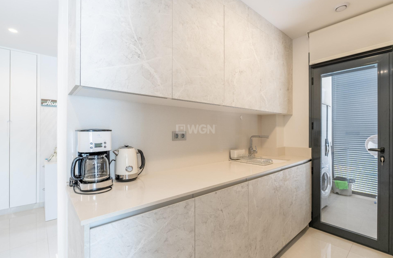 Resale - Apartment / flat - Torrevieja - Estacion De Autobuses