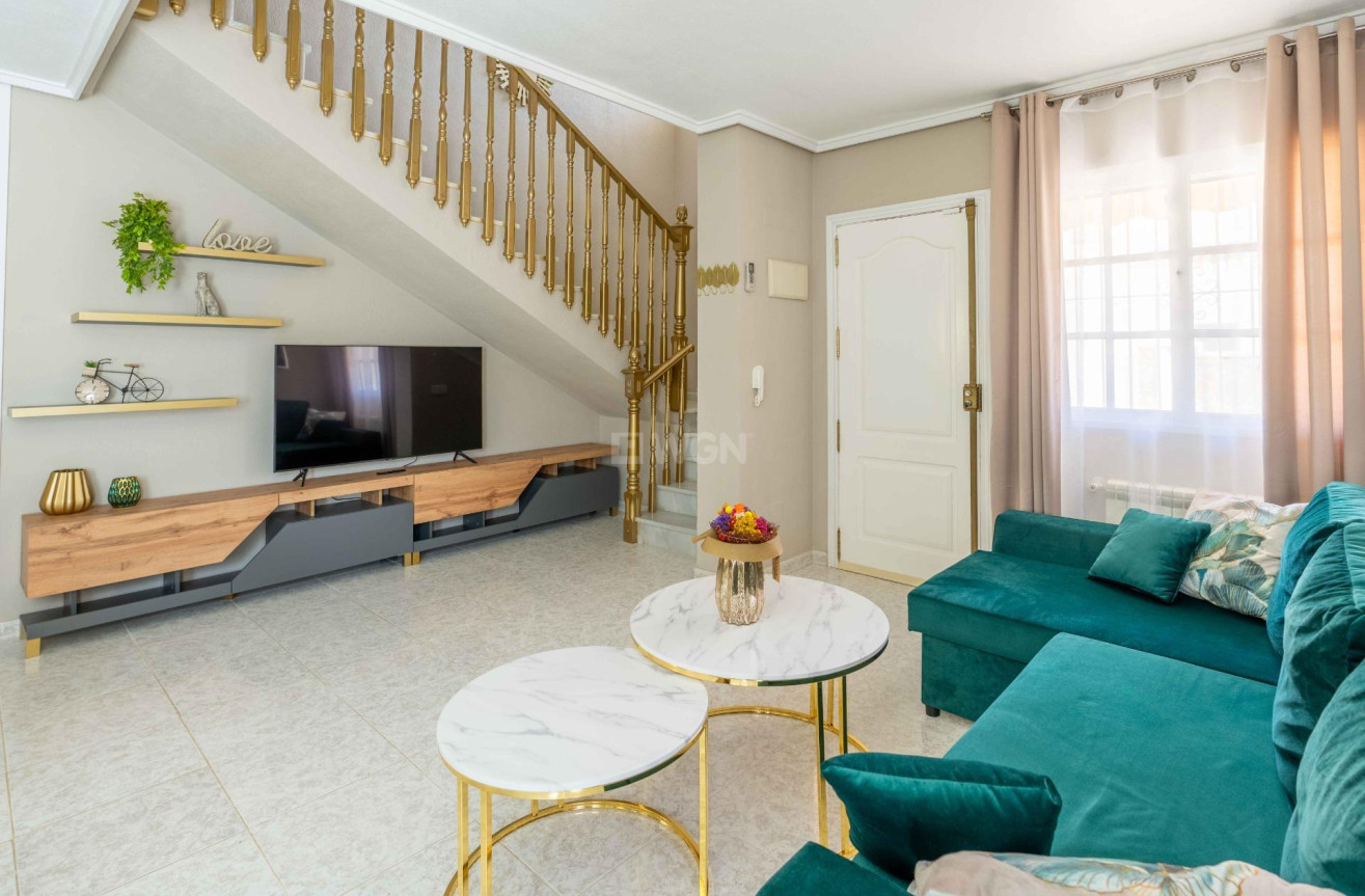 Resale - Villa - Orihuela Costa - Punta Prima