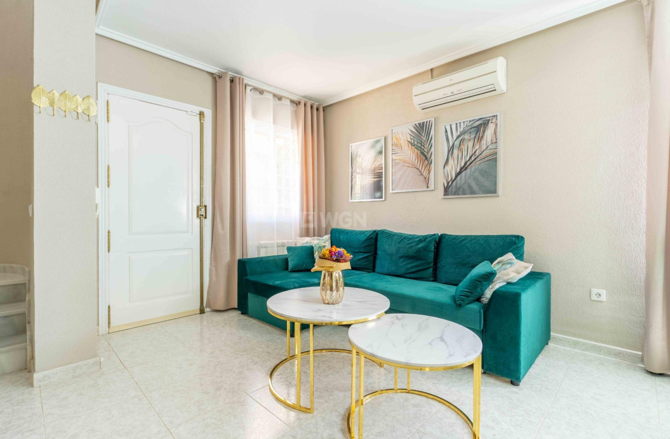 Resale - Villa - Orihuela Costa - Punta Prima