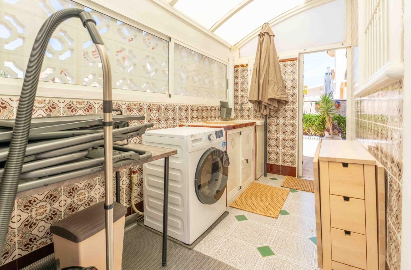 Resale - Villa - Orihuela Costa - Punta Prima