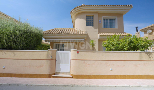 Resale - Villa - Orihuela Costa - Punta Prima