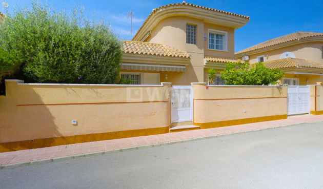 Resale - Villa - Orihuela Costa - Punta Prima