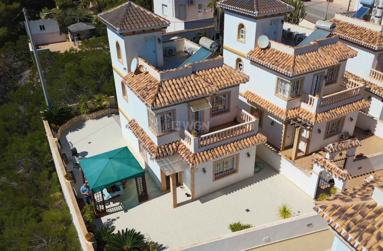 Resale - Villa - Torrevieja - La Mata