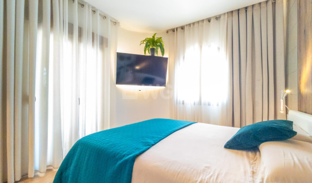 Resale - Villa - Torrevieja - El Chaparral